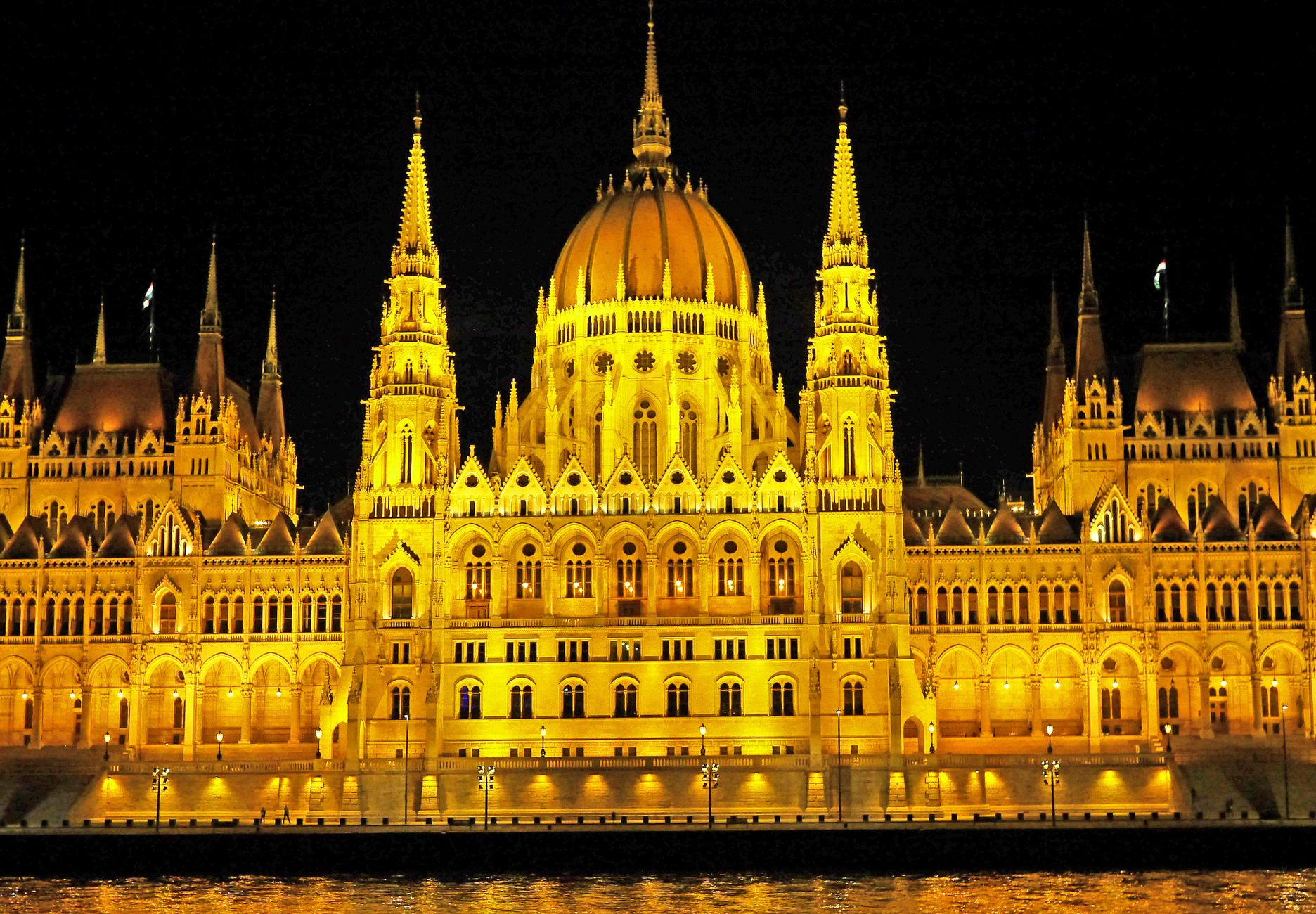 Transparency of Public Contracts in Parliament