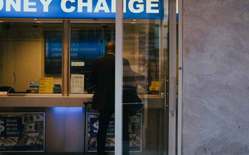 Conséquences de la dépréciation de la roupie et réforme des retraites