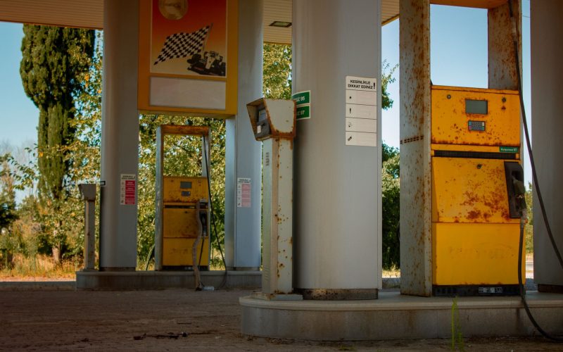 Réaction du ministre du Commerce face à la hausse des prix des carburants